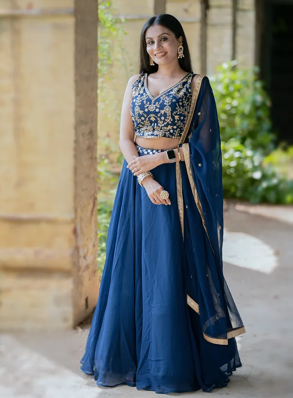 Revel_in_the_charm_of_the_festive_season_with_a_blend_of_regal_and_traditional_silhouettes,_exquisite_sequins_and_thread_embroidery_and_vibrant_hues_exuding_grace_and_finesse.