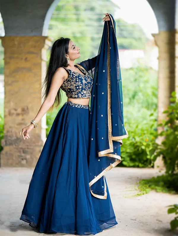 Revel_in_the_charm_of_the_festive_season_with_a_blend_of_regal_and_traditional_silhouettes,_exquisite_sequins_and_thread_embroidery_and_vibrant_hues_exuding_grace_and_finesse.