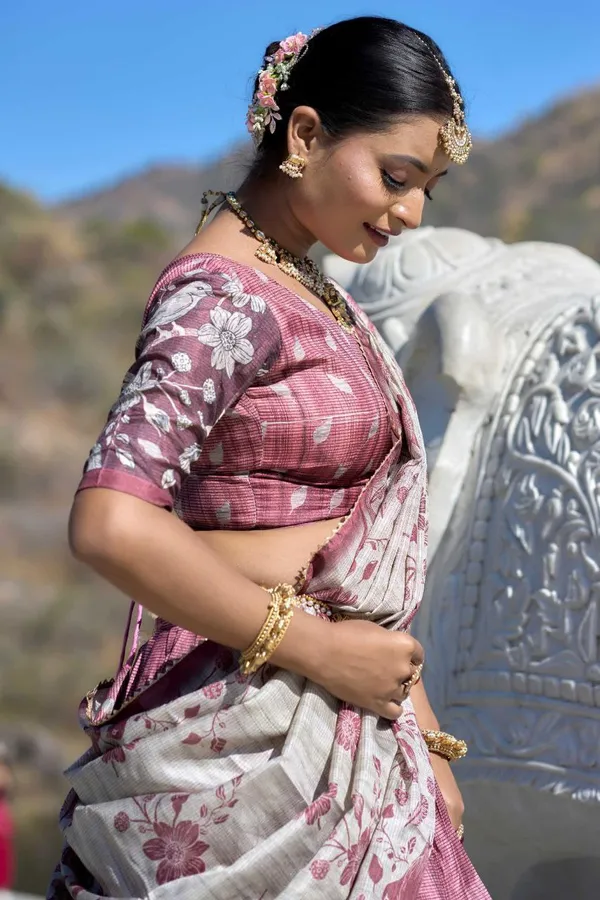 Light_as_air,_bold_as_love__let_this_pastel_beauty_be_your_statement_of_effortless_charm.Pure_Dolla_silk_chaniya_choli_with_viving_mill_foil