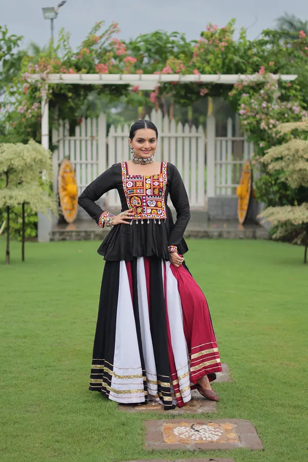 Traditional_Black_&_Multicolor_Navratri_Lehenga_Set