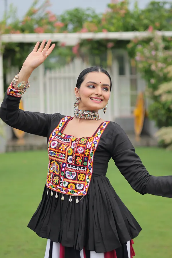 Traditional_Black_&_Multicolor_Navratri_Lehenga_Set