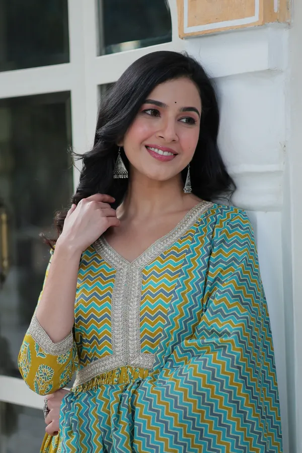 Light_Green_Premium_Readymade_Kurti_With_Pant_&_Dupatta_Set_Push_Premium_For_Women