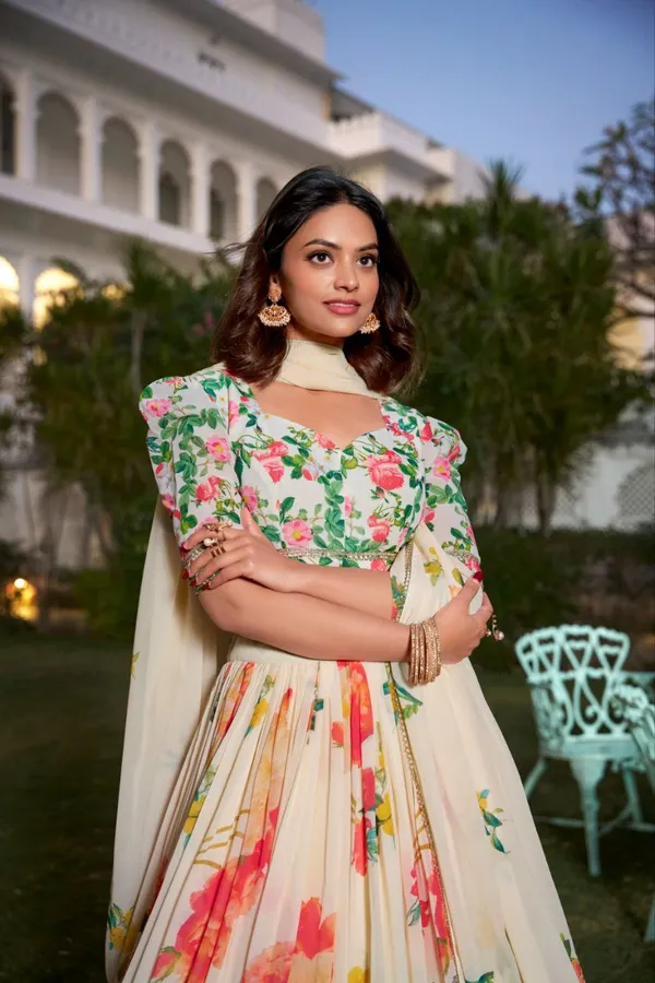 Pure_Dolla_silk_chaniya_choli_with_viving_mill_foil_conceptOriginal_quality_product_