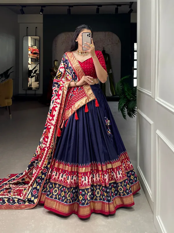 Splashing_elegance_with_every_hue__this_lehenga_is_a_canvas_of_festive_delight.Pure_Dolla_silk_chaniya_choli_with_viving_mill_foil