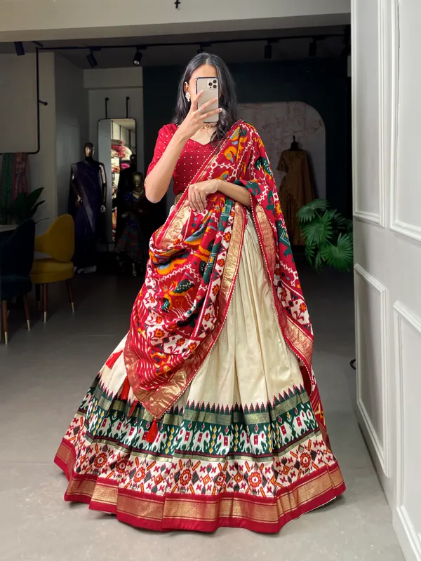 Splashing_elegance_with_every_hue__this_lehenga_is_a_canvas_of_festive_delight.Pure_Dolla_silk_chaniya_choli_with_viving_mill_foil