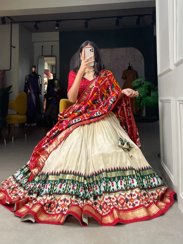 Splashing_elegance_with_every_hue__this_lehenga_is_a_canvas_of_festive_delight.Pure_Dolla_silk_chaniya_choli_with_viving_mill_foil