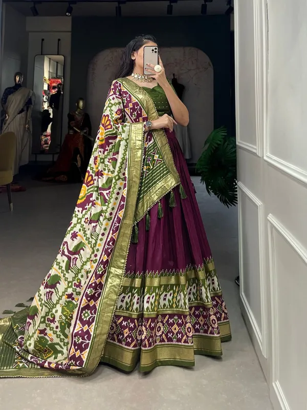 Splashing_elegance_with_every_hue__this_lehenga_is_a_canvas_of_festive_delight.