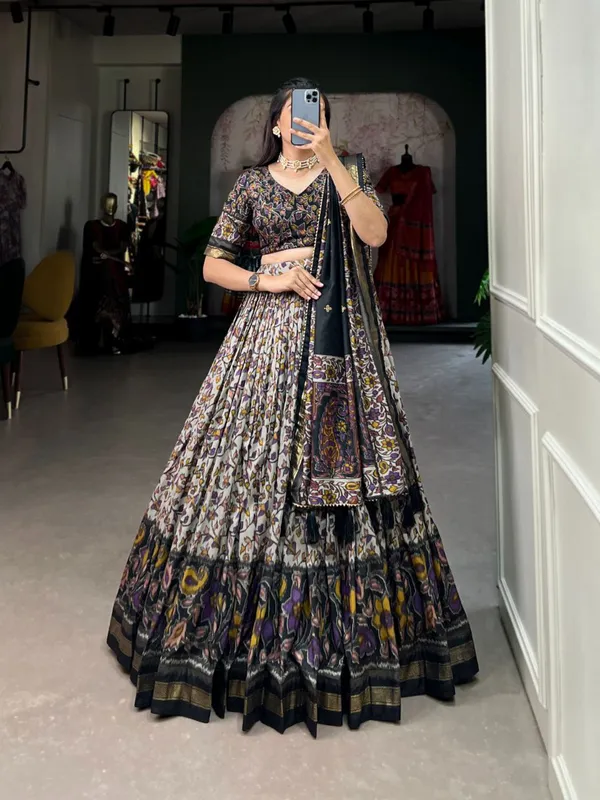Step_into_timeless_elegance_with_this_floral_symphony_where_tradition_meets_a_modern_breeze_Dolla_silk_chaniya_choli_with_viving_mill_foil