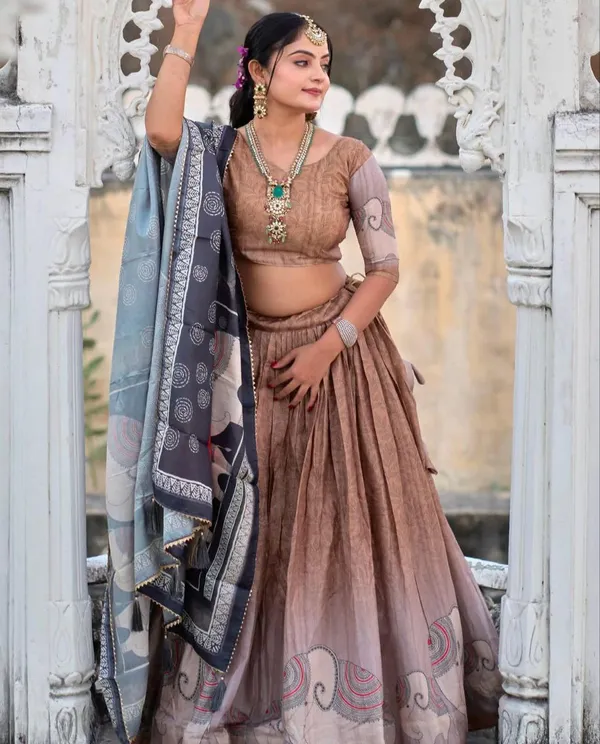 Structured_yet_soft,_the_floral_blouse_with_statement_sleeves_makes_this_lehenga_unforgettable.Pure_Dolla_silk_chaniya_choli_with_viving_mill_foil