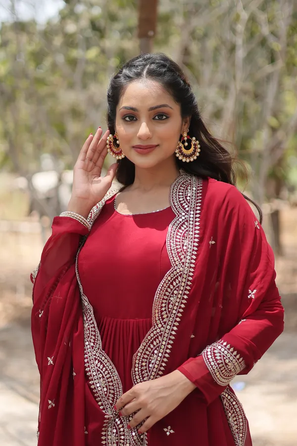 Maroon_Desirable_Fully_Flaired_Gown_Georgette_And_Designer_Embroidered_Dupatta_For_Women