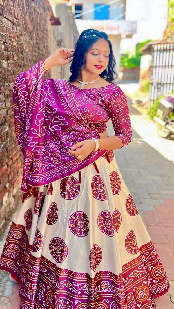 When_petals_bloom_on_silk,_fashion_becomes_poetry.Pure_Dolla_silk_chaniya_choli_with_viving_mill_foil