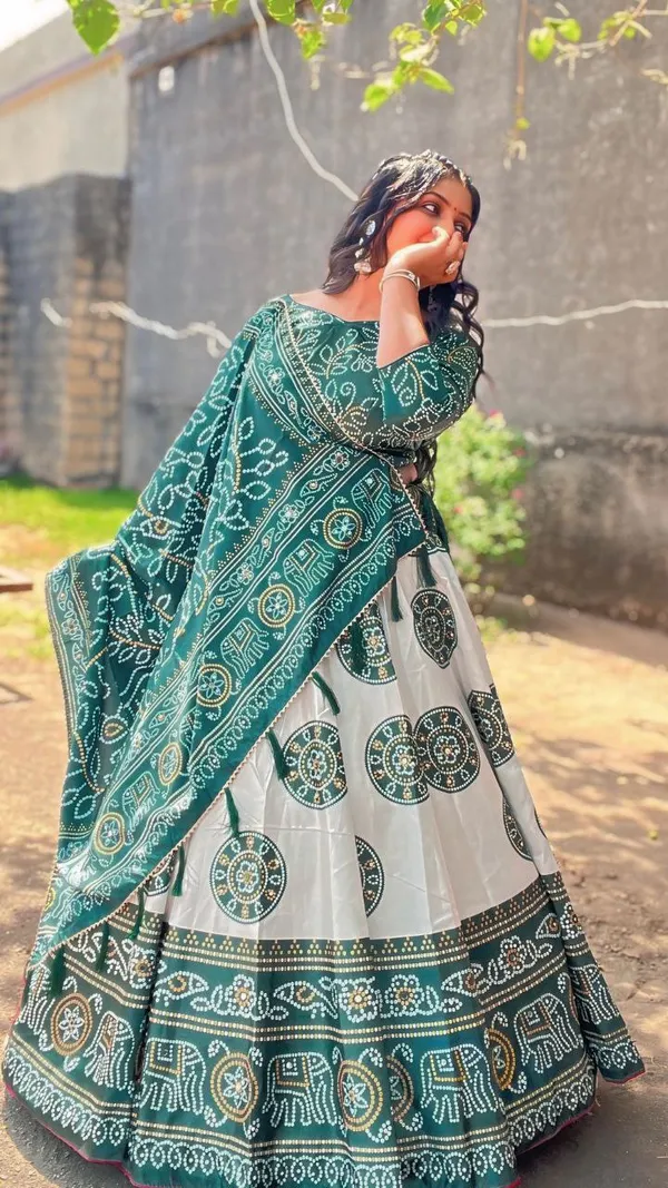 When_petals_bloom_on_silk,_fashion_becomes_poetry.Pure_Dolla_silk_chaniya_choli_with_viving_mill_foil