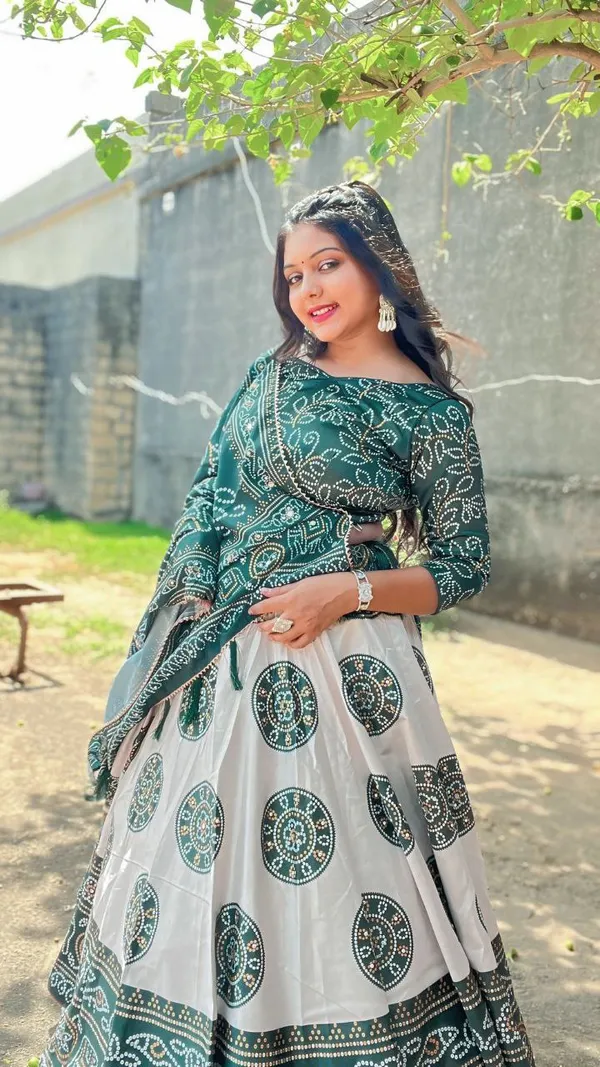When_petals_bloom_on_silk,_fashion_becomes_poetry.Pure_Dolla_silk_chaniya_choli_with_viving_mill_foil