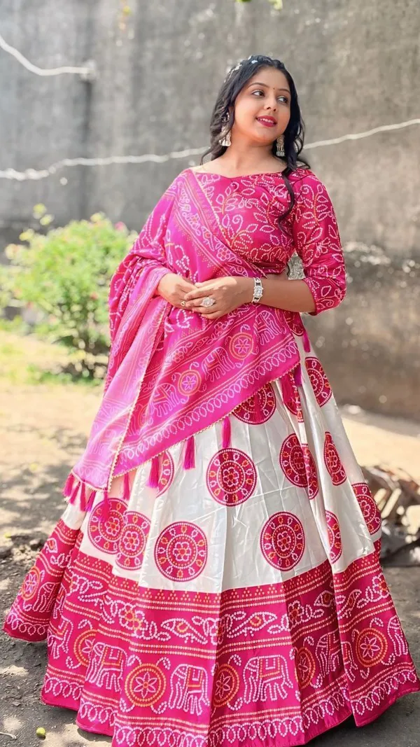 When_petals_bloom_on_silk,_fashion_becomes_poetry.Pure_Dolla_silk_chaniya_choli_with_viving_mill_foil