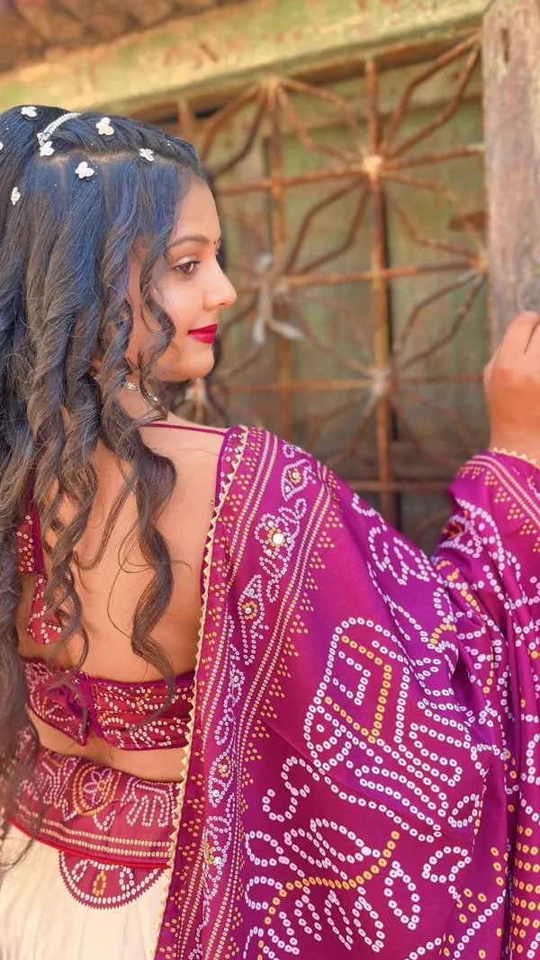 When_petals_bloom_on_silk,_fashion_becomes_poetry.Pure_Dolla_silk_chaniya_choli_with_viving_mill_foil