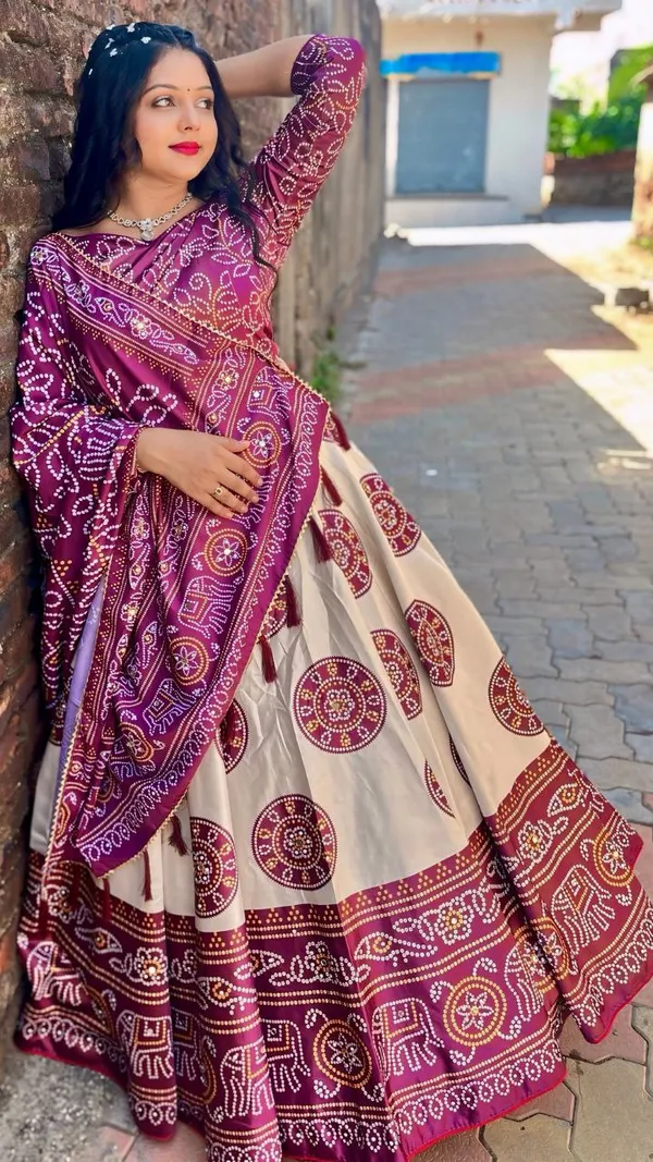 When_petals_bloom_on_silk,_fashion_becomes_poetry.Pure_Dolla_silk_chaniya_choli_with_viving_mill_foil