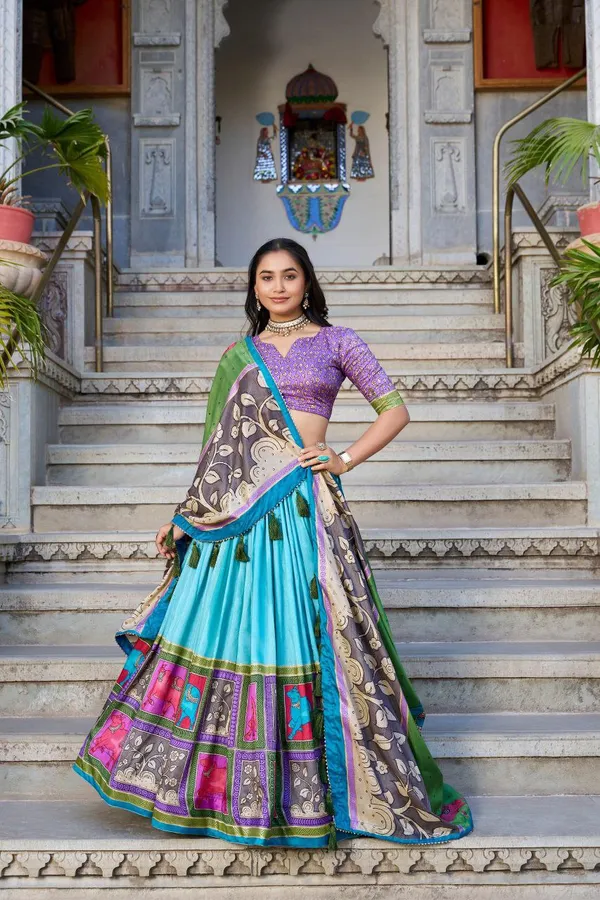 Whether_it’s_a_day_wedding,_mehndi,_or_sangeet_this_lehenga_makes_every_moment_Instagram-worthy.Pure_Dolla_silk_chaniya_choli_with_viving_mill_foil