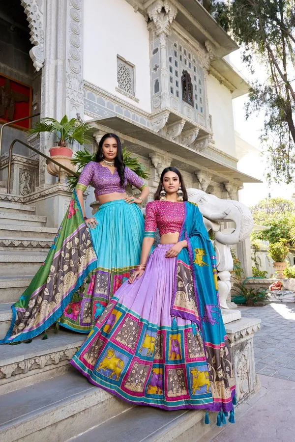 Whether_it’s_a_day_wedding,_mehndi,_or_sangeet_this_lehenga_makes_every_moment_Instagram-worthy.Pure_Dolla_silk_chaniya_choli_with_viving_mill_foil