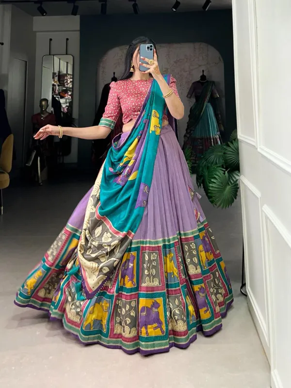 Whether_it’s_a_day_wedding,_mehndi,_or_sangeet_this_lehenga_makes_every_moment_Instagram-worthy.Pure_Dolla_silk_chaniya_choli_with_viving_mill_foil