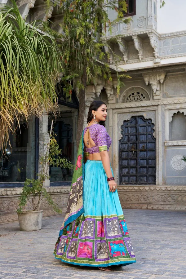 Whether_it’s_a_day_wedding,_mehndi,_or_sangeet_this_lehenga_makes_every_moment_Instagram-worthy.Pure_Dolla_silk_chaniya_choli_with_viving_mill_foil