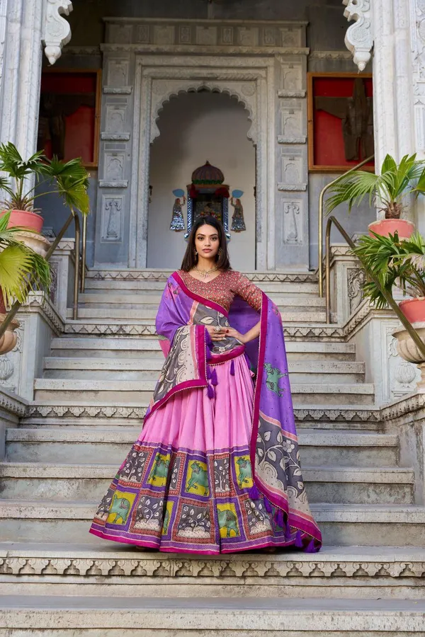 Whether_it’s_a_day_wedding,_mehndi,_or_sangeet_this_lehenga_makes_every_moment_Instagram-worthy.Pure_Dolla_silk_chaniya_choli_with_viving_mill_foil