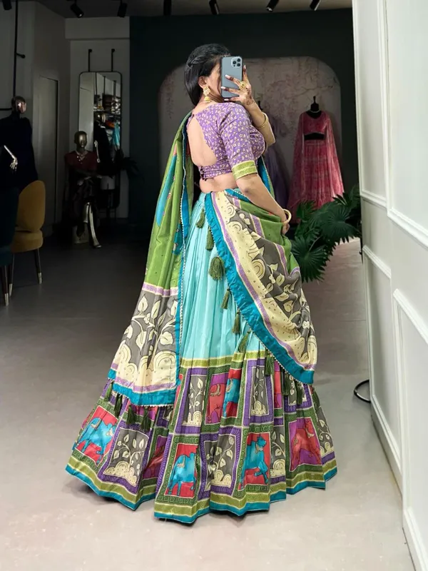 Whether_it’s_a_day_wedding,_mehndi,_or_sangeet_this_lehenga_makes_every_moment_Instagram-worthy.Pure_Dolla_silk_chaniya_choli_with_viving_mill_foil