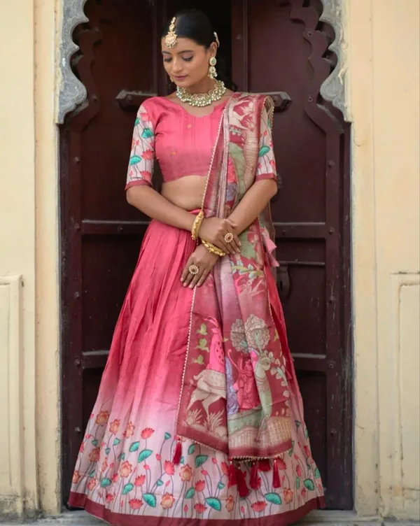 With_a_palace_backdrop_and_a_lehenga_this_exquisite,_you_don’t_just_walk_in_you_arrive_Pure_Dolla_silk_chaniya_choli_with_viving_mill_foil