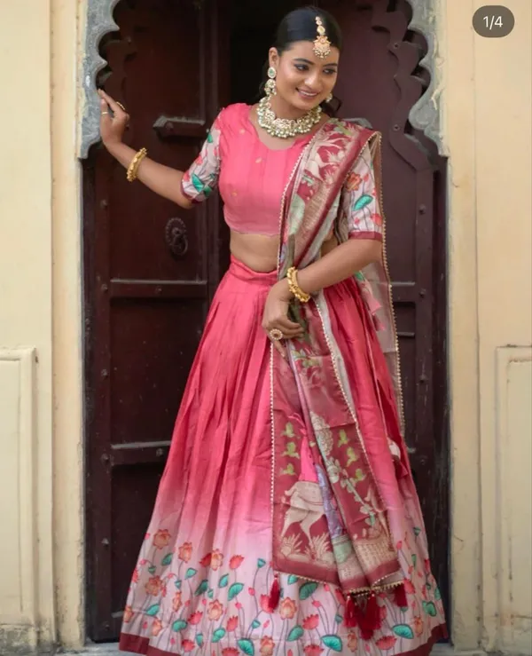 With_a_palace_backdrop_and_a_lehenga_this_exquisite,_you_don’t_just_walk_in_you_arrive_Pure_Dolla_silk_chaniya_choli_with_viving_mill_foil