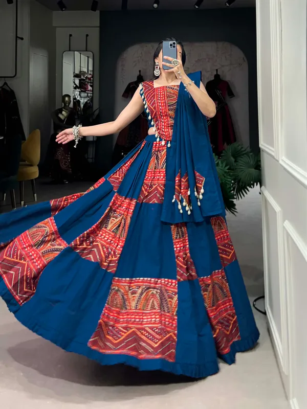 Add_this_phenomenal_spirit_of_our_navratri_lehenga_with_printed_design_in_your_garba_collection_to_make_imperial_impressions_on_garba_night??