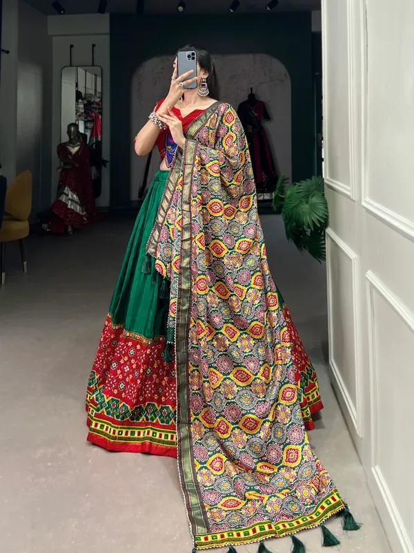 There_sense_of_magic_in_Navratri_with_this_lehenga
