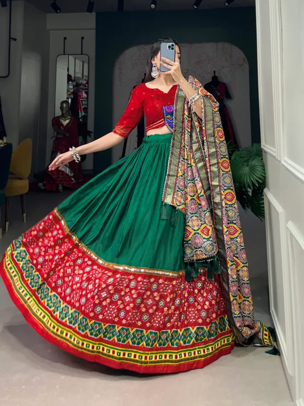 There_sense_of_magic_in_Navratri_with_this_lehenga