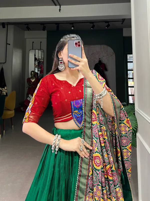 There_sense_of_magic_in_Navratri_with_this_lehenga