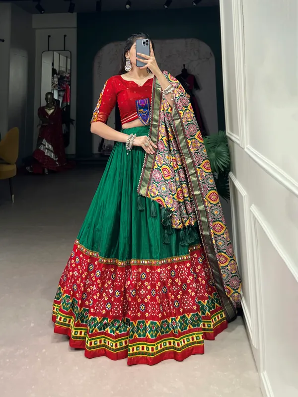 There_sense_of_magic_in_Navratri_with_this_lehenga