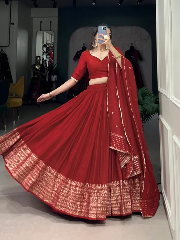 Crafted_for_Grace_and_Beauty:_Pure_Chanderi_Plain_Lehenga_with_Intricate_Zari_Work_Border,_Accompanied_by_Sequin_Embellished_Dupatta_??