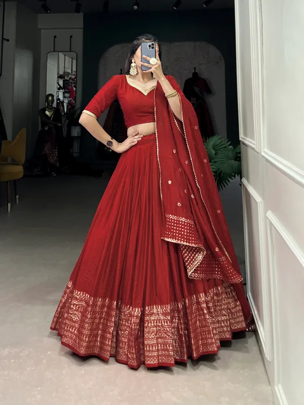 Crafted_for_Grace_and_Beauty:_Pure_Chanderi_Plain_Lehenga_with_Intricate_Zari_Work_Border,_Accompanied_by_Sequin_Embellished_Dupatta_??