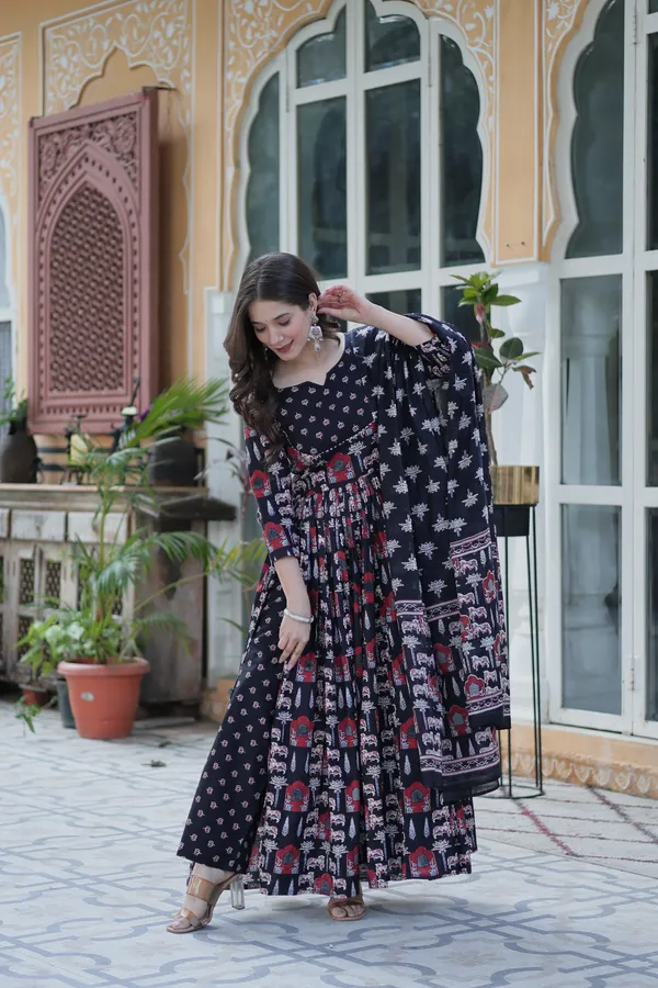 Black_Kurti_With__Pant_And__Dupatta_Set_Ethnic_Wear_Push_Premium_For_Women