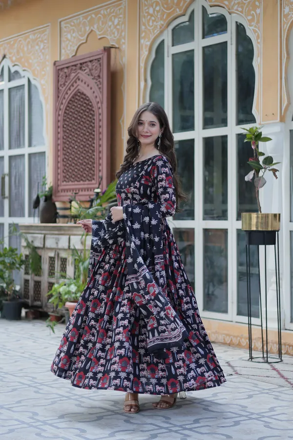 Black_Kurti_With__Pant_And__Dupatta_Set_Ethnic_Wear_Push_Premium_For_Women