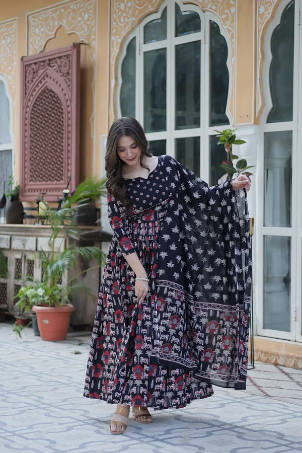 Black_Kurti_With__Pant_And__Dupatta_Set_Ethnic_Wear_Push_Premium_For_Women