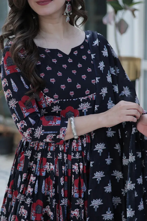 Black_Kurti_With__Pant_And__Dupatta_Set_Ethnic_Wear_Push_Premium_For_Women