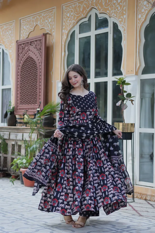 Black_Kurti_With__Pant_And__Dupatta_Set_Ethnic_Wear_Push_Premium_For_Women
