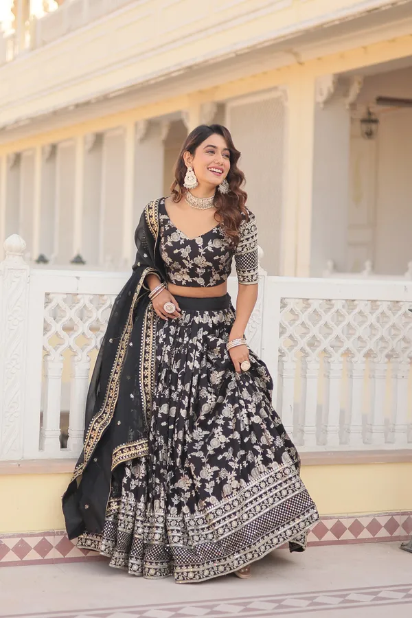 Black_Designer_Dyeable_Pure_Viscose_Jacquard_Fabric_Lehenga_Choli_&_Dupatta_Set_For_Women