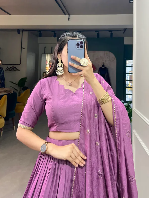 Crafted_for_Grace_and_Beauty:_Pure_Chanderi_Plain_Lehenga_with_Intricate_Zari_Work_Border,_Accompanied_by_Sequin_Embellished_Dupatta_??