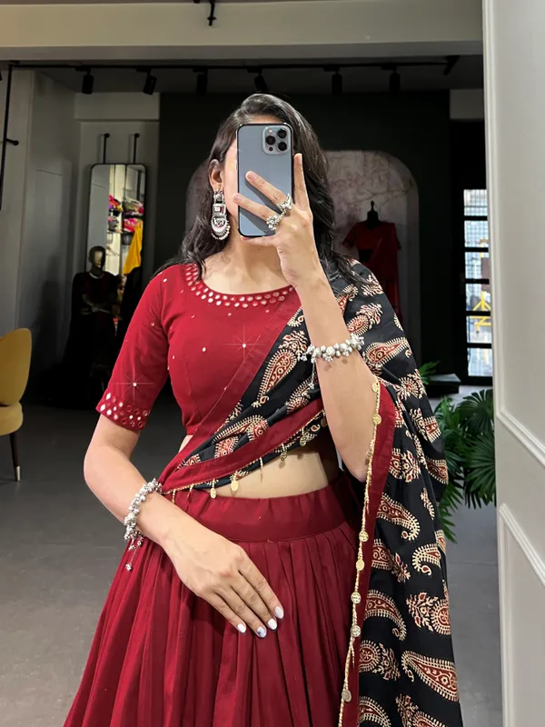 Dance_through_Navratri_nights_in_this_beautifully_printed_pure_cotton_lehenga_choli._Complete_with_a_matching_purse_and_intricate_coin_lace_detailing,_it's_perfect_for_the_celebrations
