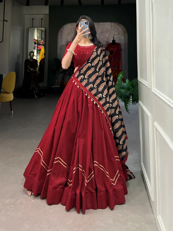Dance_through_Navratri_nights_in_this_beautifully_printed_pure_cotton_lehenga_choli._Complete_with_a_matching_purse_and_intricate_coin_lace_detailing,_it's_perfect_for_the_celebrations