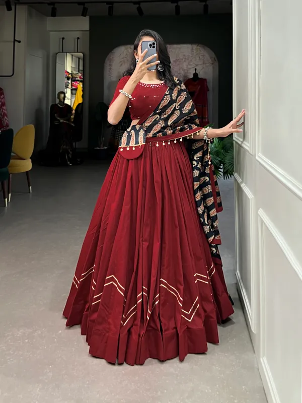 Dance_through_Navratri_nights_in_this_beautifully_printed_pure_cotton_lehenga_choli._Complete_with_a_matching_purse_and_intricate_coin_lace_detailing,_it's_perfect_for_the_celebrations