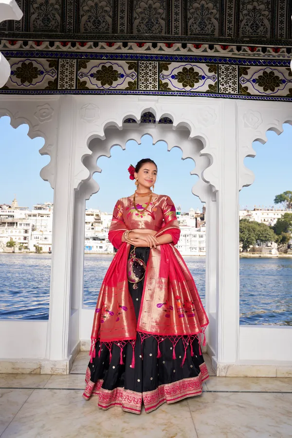 Paithani_–_an_art_form_that_transcends_time_and_trends
