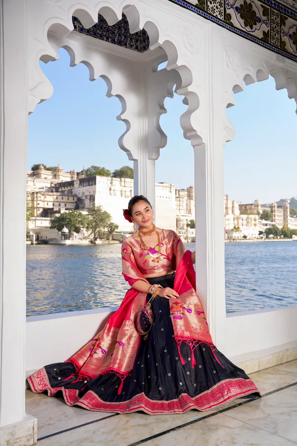 Paithani_–_an_art_form_that_transcends_time_and_trends