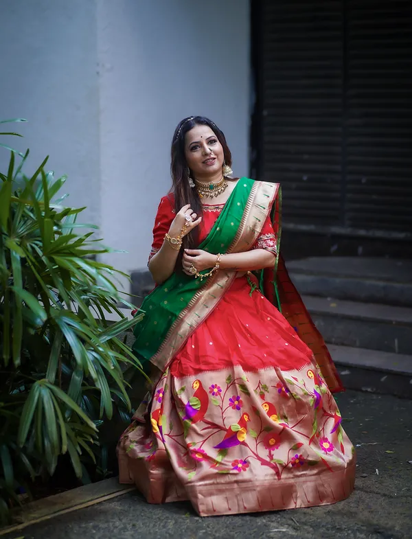 Here’s_the_most_elegant_lehenga_of_all_times._This_quintessential_lehenga_has_the_right_amount_of_weaving_work_and_Hand_made_Work_that_you_need_for_the_upcoming_South_wedding_season._Tag_all_the_bride_to_be_who_you_think_will_look_stunning_in_this_beautiful_lehenga
