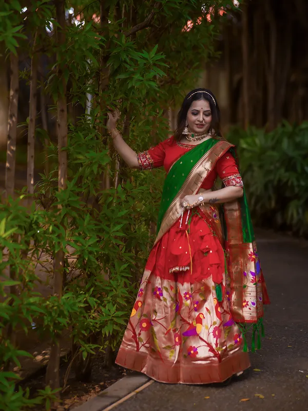 Here’s_the_most_elegant_lehenga_of_all_times._This_quintessential_lehenga_has_the_right_amount_of_weaving_work_and_Hand_made_Work_that_you_need_for_the_upcoming_South_wedding_season._Tag_all_the_bride_to_be_who_you_think_will_look_stunning_in_this_beautiful_lehenga