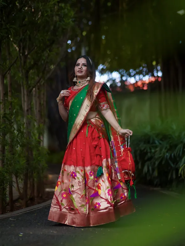Here’s_the_most_elegant_lehenga_of_all_times._This_quintessential_lehenga_has_the_right_amount_of_weaving_work_and_Hand_made_Work_that_you_need_for_the_upcoming_South_wedding_season._Tag_all_the_bride_to_be_who_you_think_will_look_stunning_in_this_beautiful_lehenga